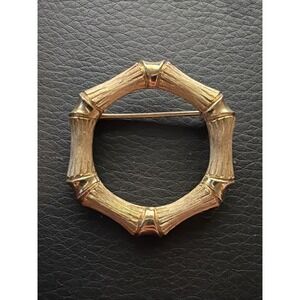 Vintage 1972 Avon gold tone bamboo Wreath brooch Pin signed